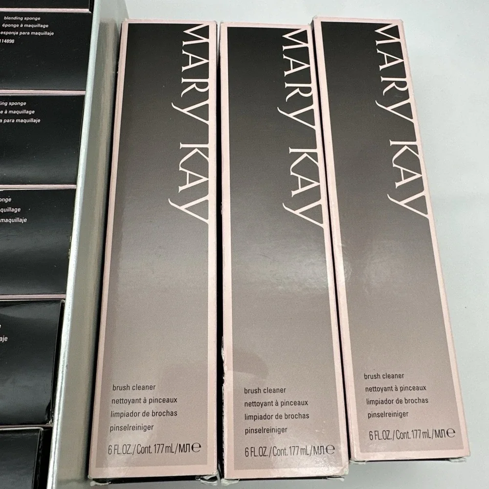 MaryKay Timewise 3D Matte & Luminous, sponges, blending brush and cleaner lot 36